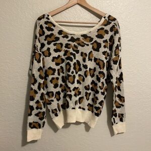 Full Circle Trends Long Sleeve Sweater Womens Size M Leopard Print